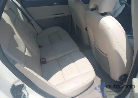 2011 Volvo S40 T5/T5 R-Design z USA, uszkodzony, nr VIN YV1672MSXB2539191